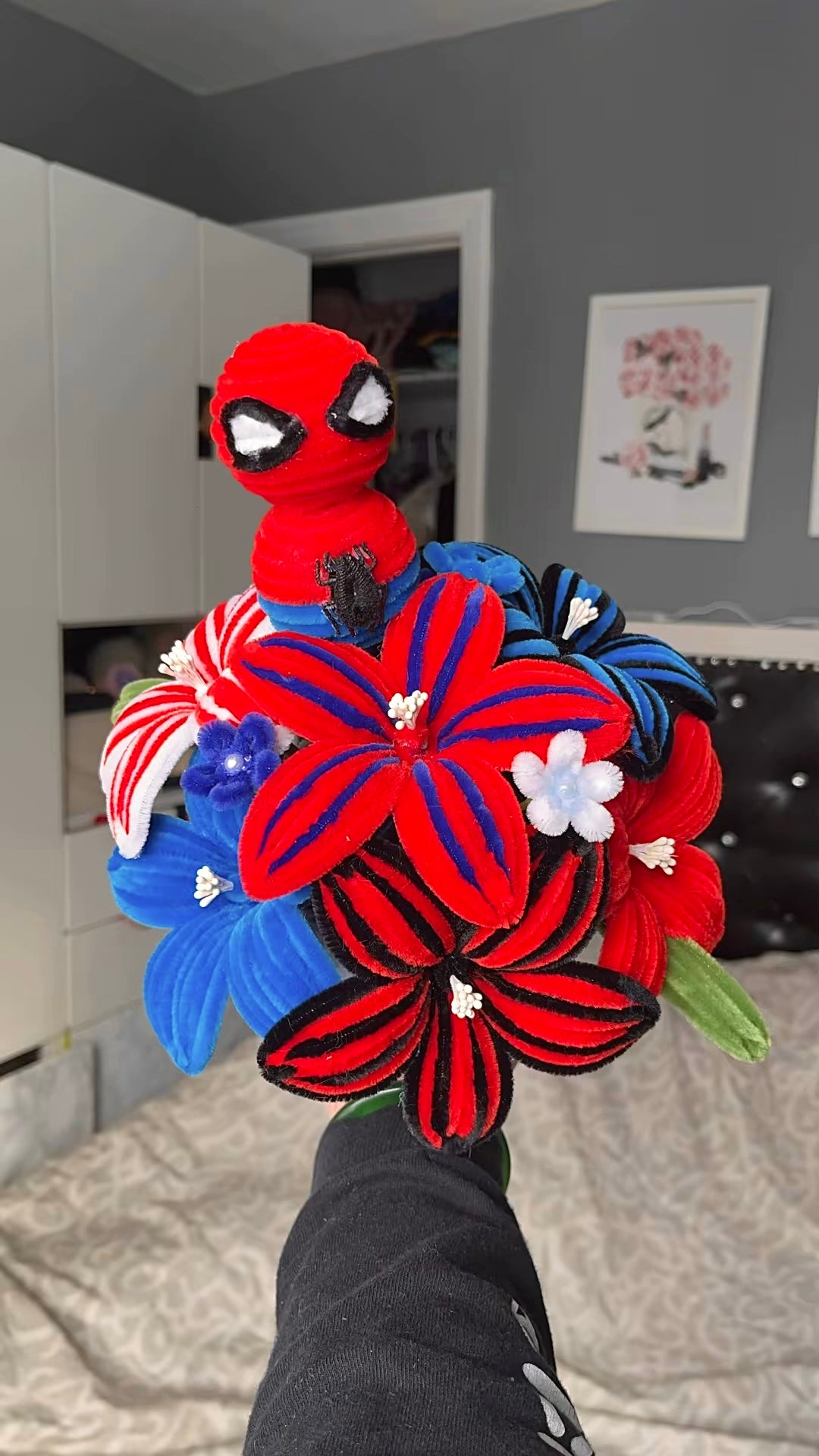 Grande Floral Pot